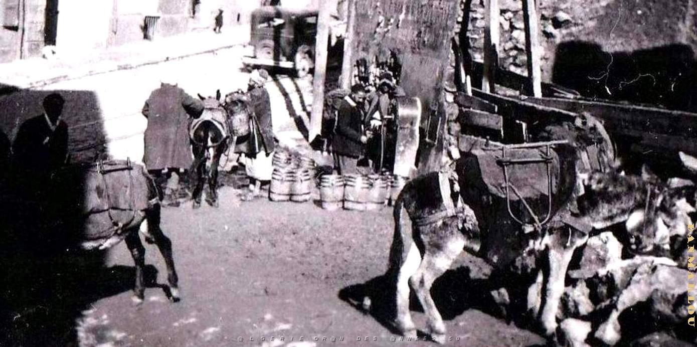 2839- Oran - Rue Monthabor - Fontaine2 - 1933.jpg